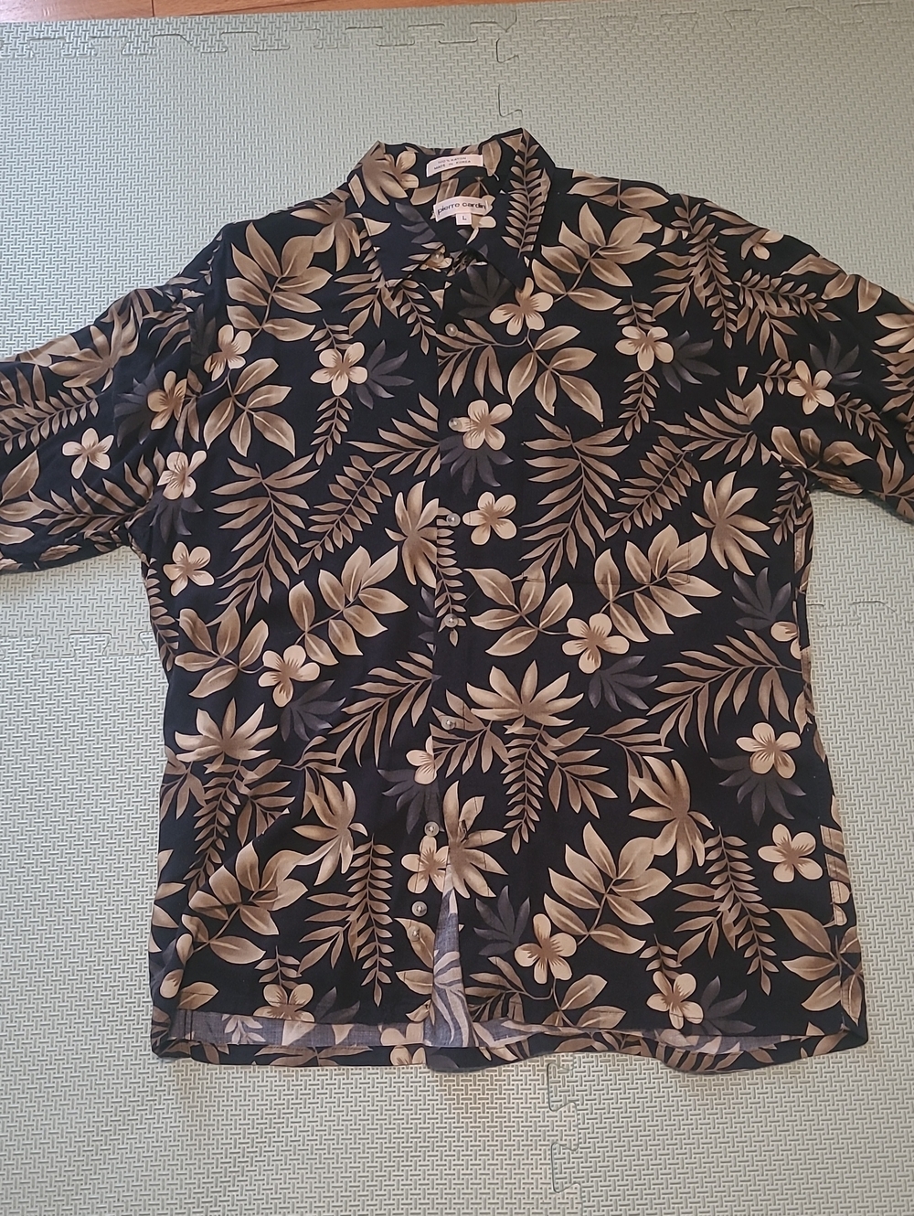 Men's Black Floral Short-Sleeve Button-Up Shirt